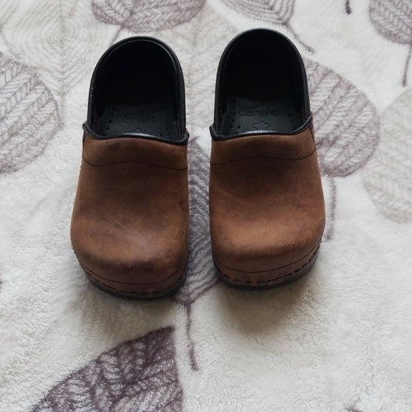 dansko kids clogs
